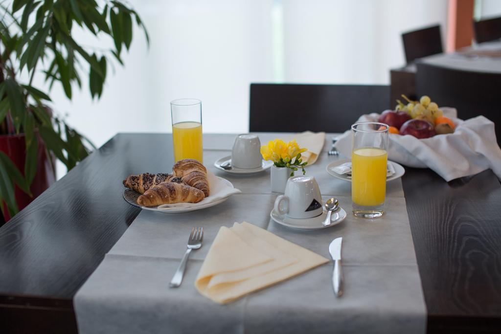 Euro Hotel Cascina Buitenkant foto