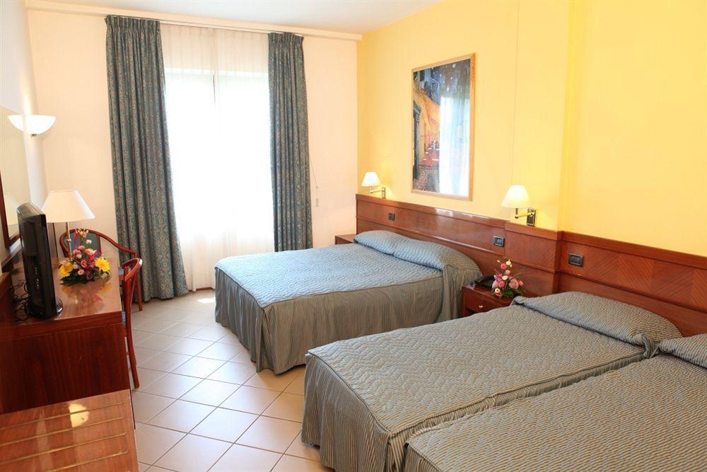 Euro Hotel Cascina Buitenkant foto