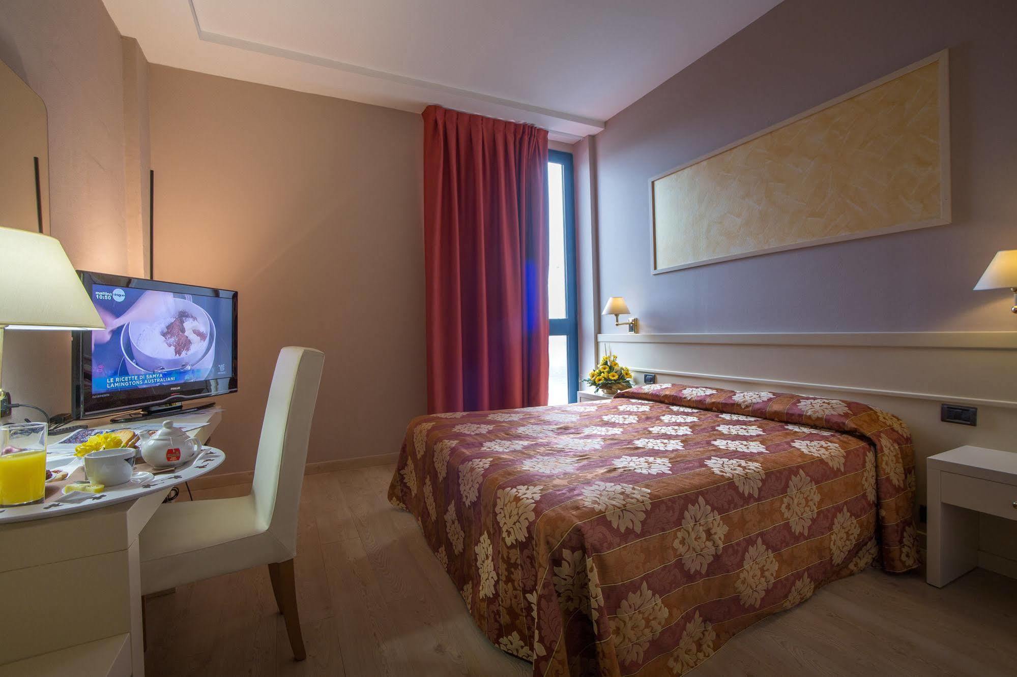 Euro Hotel Cascina Buitenkant foto