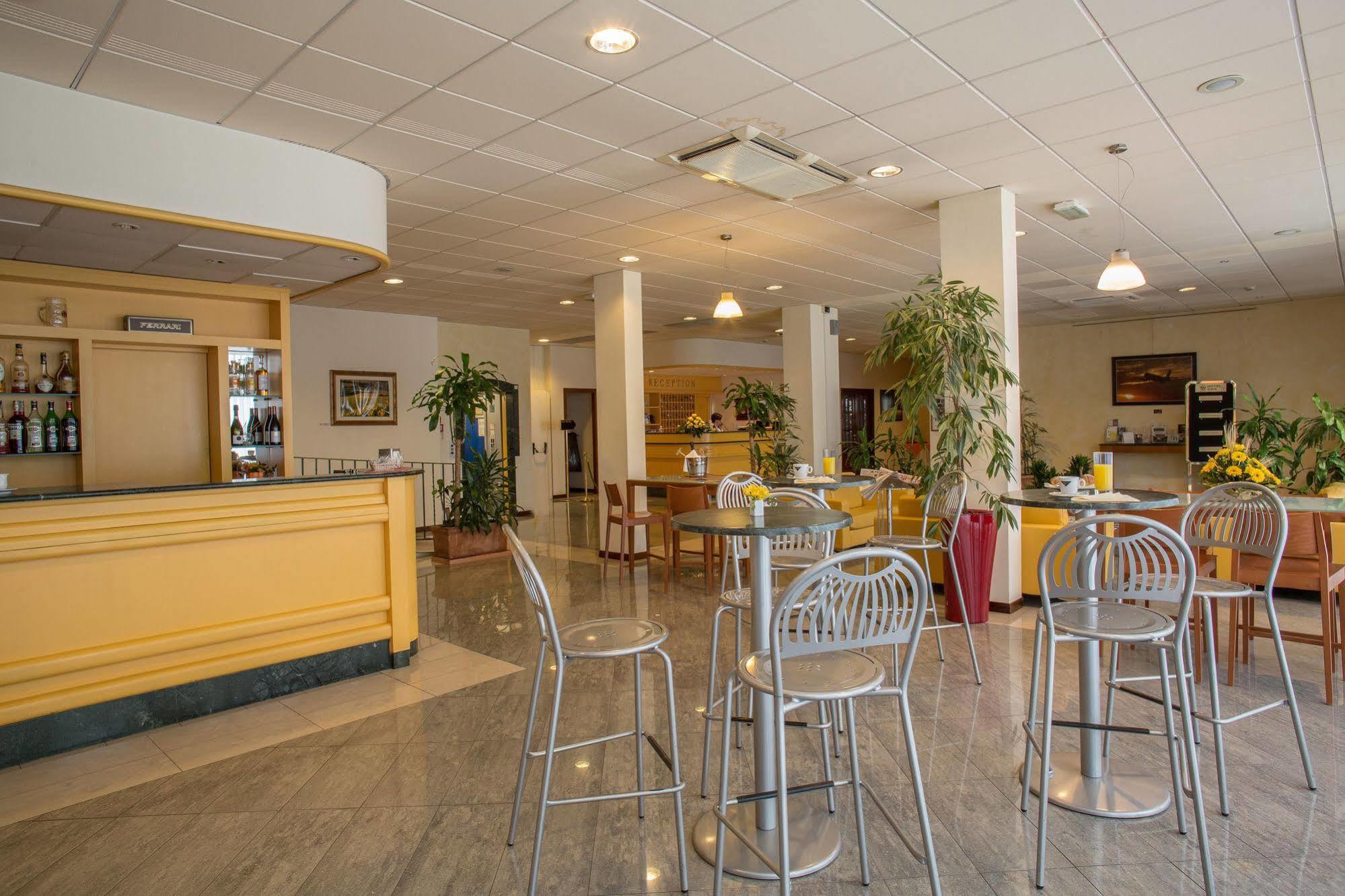 Euro Hotel Cascina Buitenkant foto